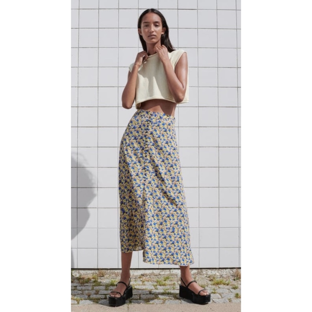 ZARA buttoned midi skirt